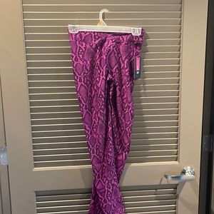 Purple workout pants w/ butt scrunch. Size: L. BRAND: Lici Fit IG: @licifit